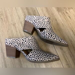 Dolcetta leopard print textile pointed toe slide women’s heels. Unworn size 8.5